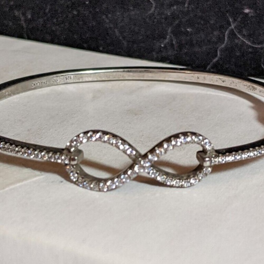DIAMOND SPLENDOR Sterling Silver Diamond Infinity Bangle Bracelet - 7 inch